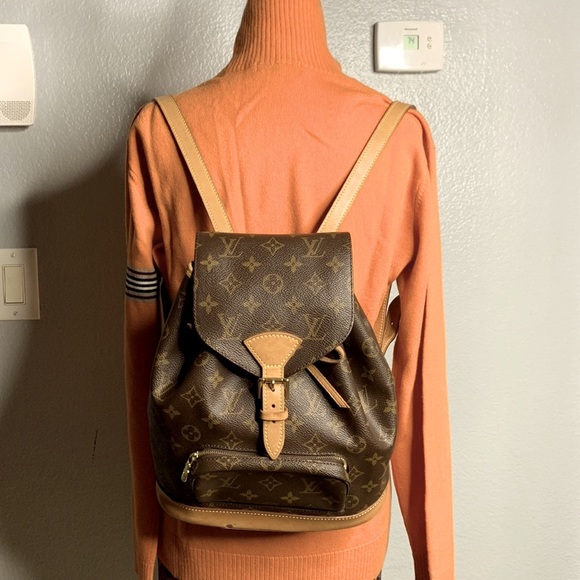 Beautiful Louis Vuitton Montsouris MM Backpack - Picture 14 of 16